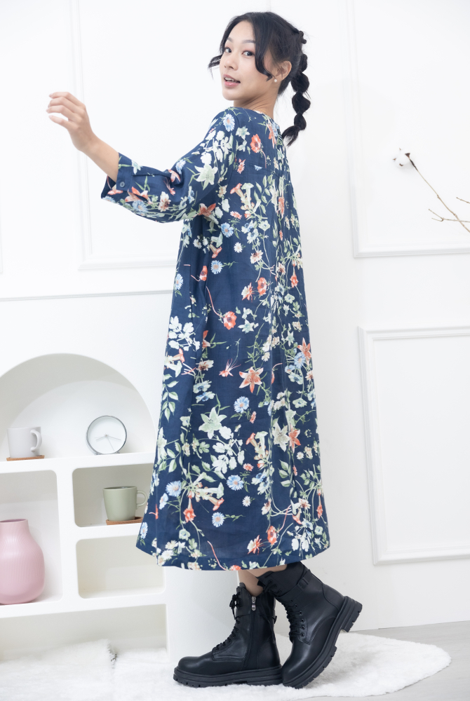 원피스 百合.雛菊印花七分袖洋裝 / 深藍色