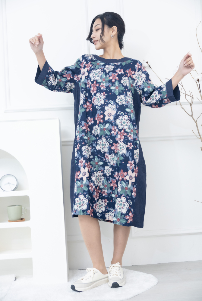 원피스 滿版花圖短袖洋裝 / 深藍色