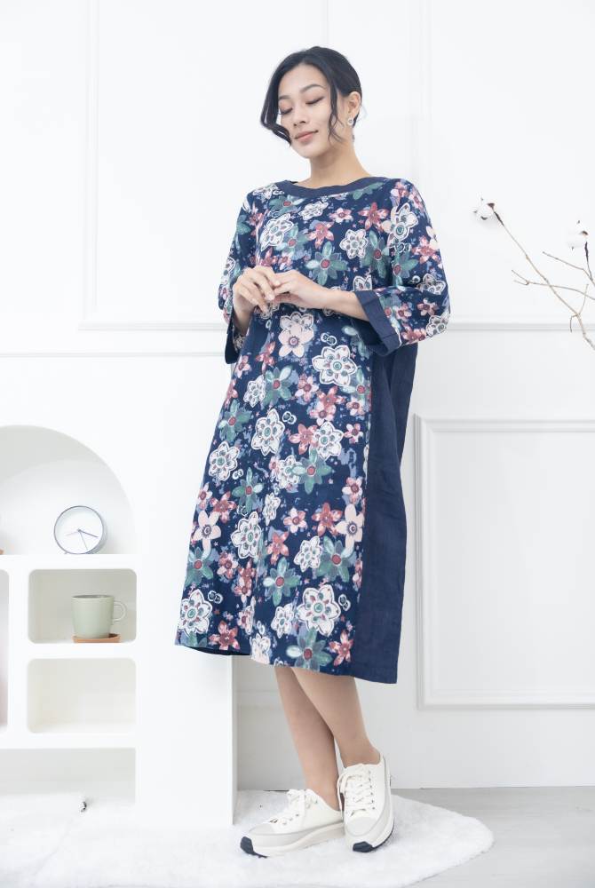 원피스 滿版花圖短袖洋裝 / 深藍色