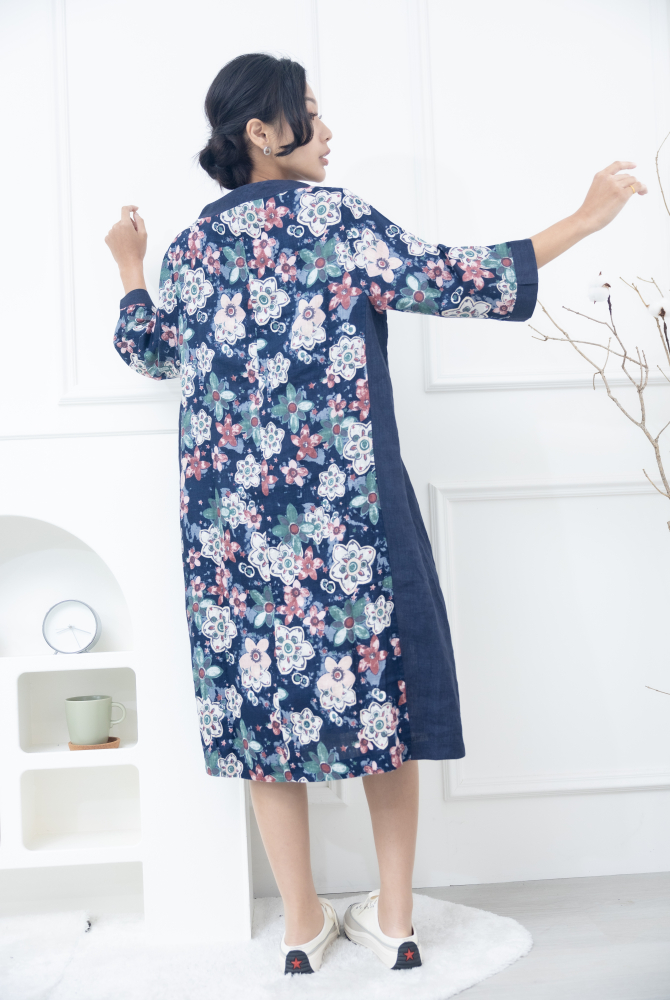 원피스 滿版花圖短袖洋裝 / 深藍色