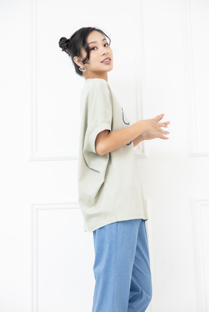 반팔 深藍色cest lavie字寬鬆上衣 / 草綠色