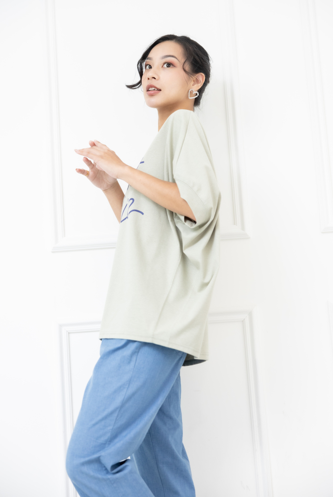 반팔 深藍色cest lavie字寬鬆上衣 / 草綠色
