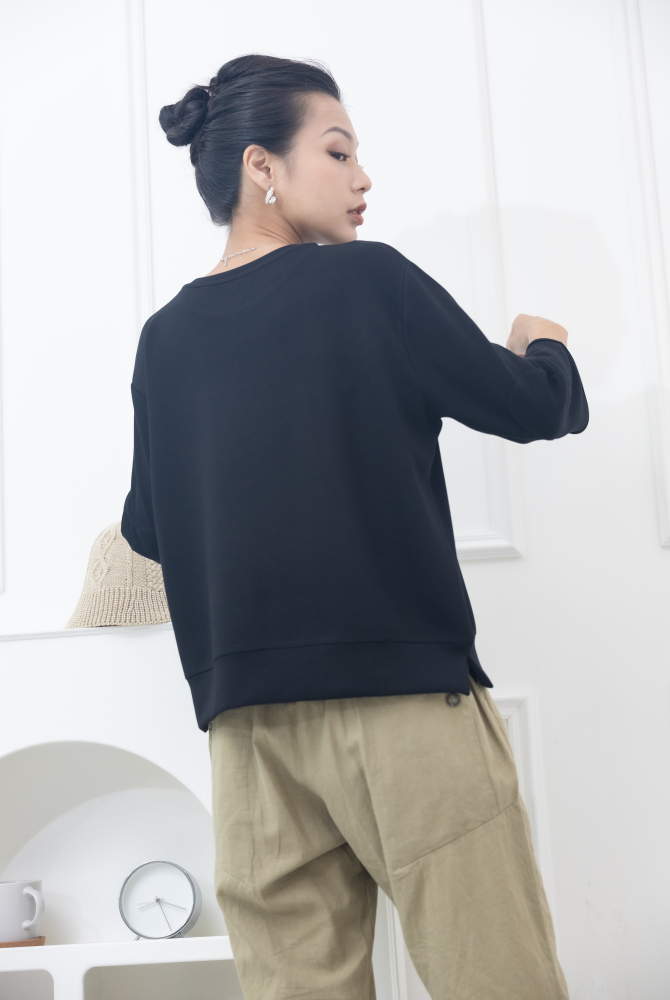 긴팔 八分袖下擺開衩素面上衣 / 黑色