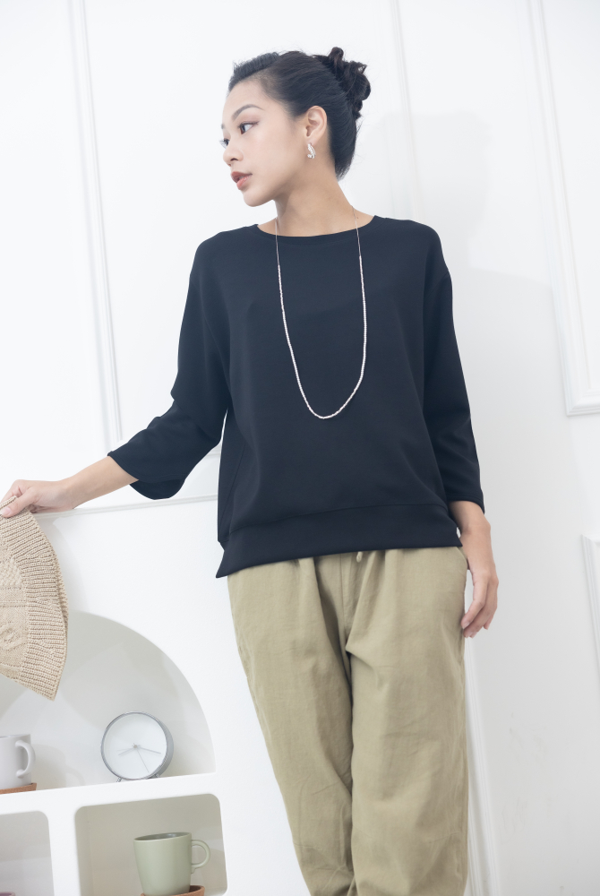 긴팔 八分袖下擺開衩素面上衣 / 黑色