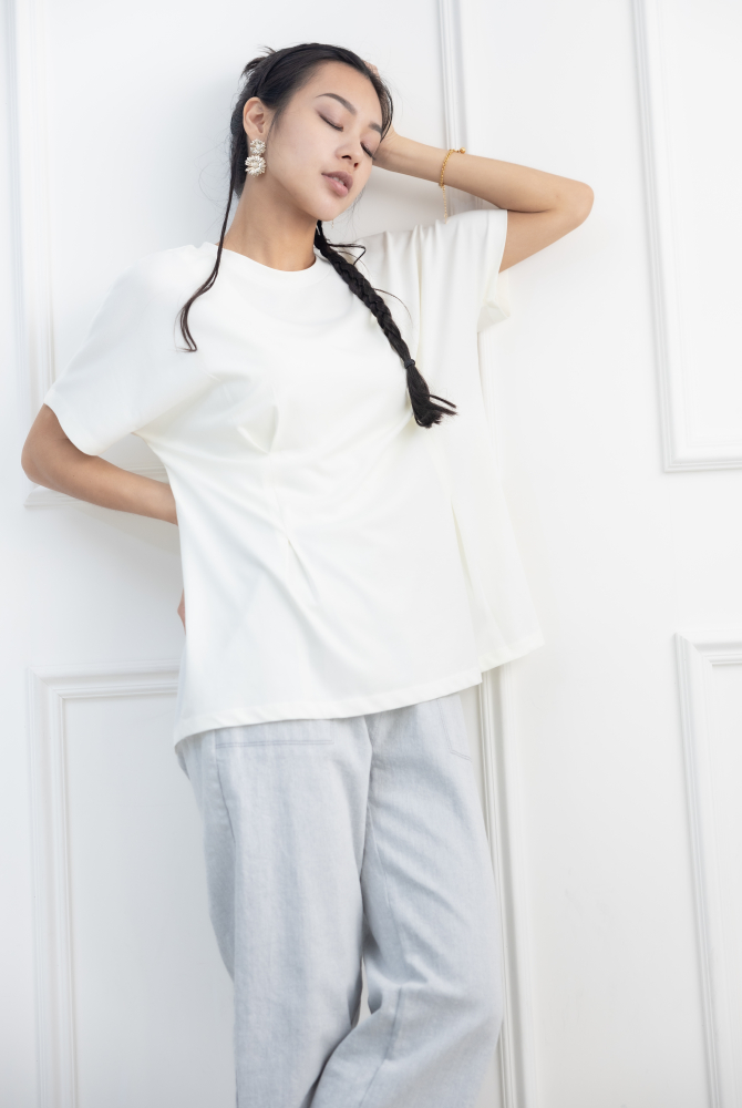 반팔 前面腰處打摺素面上衣 / 淺黃色