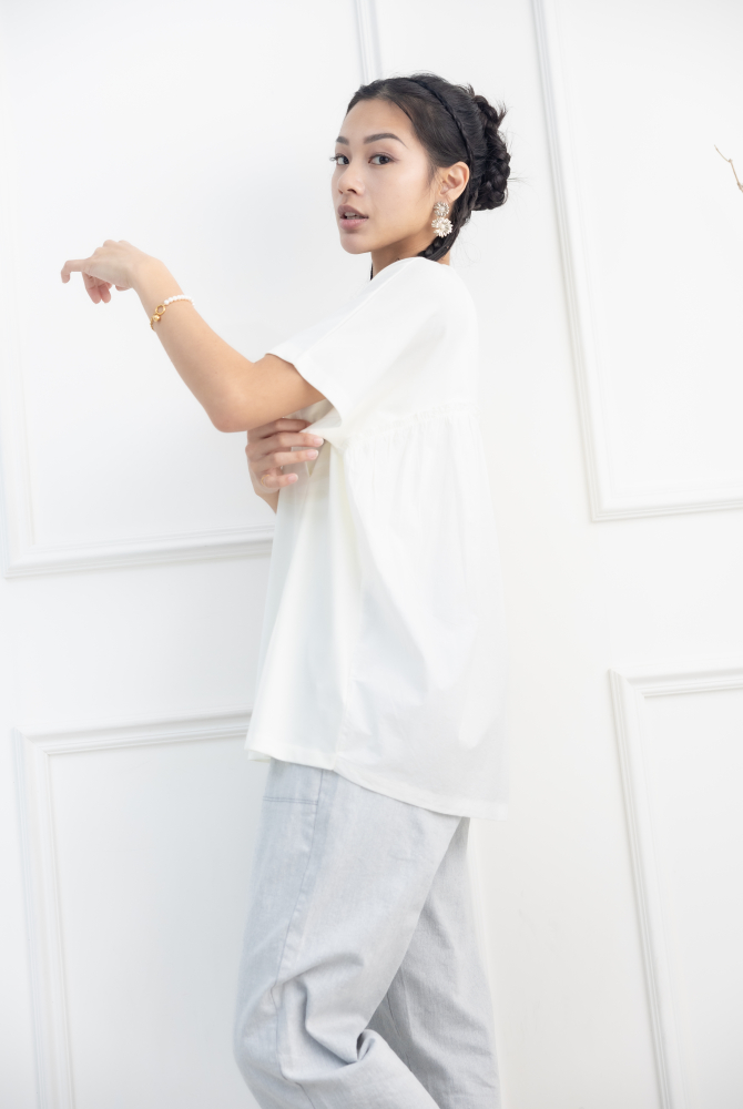 반팔 前面腰處打摺素面上衣 / 淺黃色