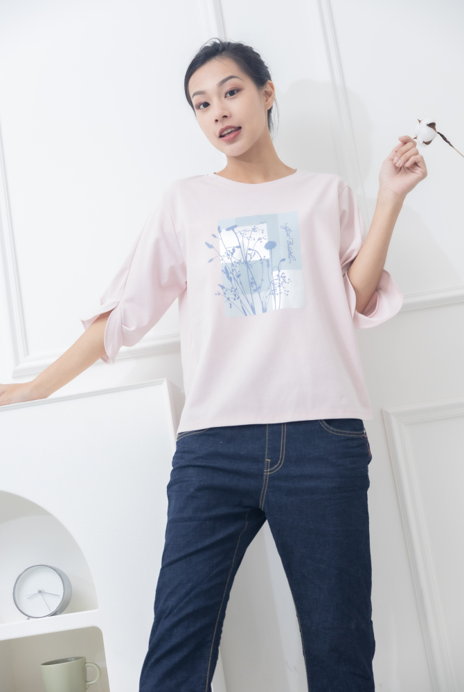 반팔 胸前枝葉方塊圖袖口特殊開衩上衣 / 粉色