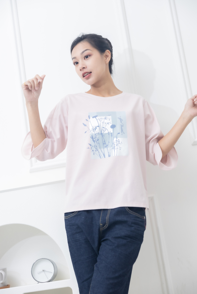 반팔 胸前枝葉方塊圖袖口特殊開衩上衣 / 粉色