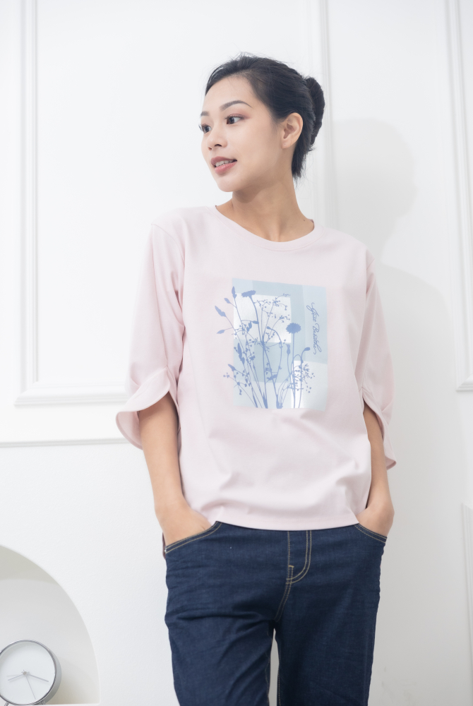 반팔 胸前枝葉方塊圖袖口特殊開衩上衣 / 粉色