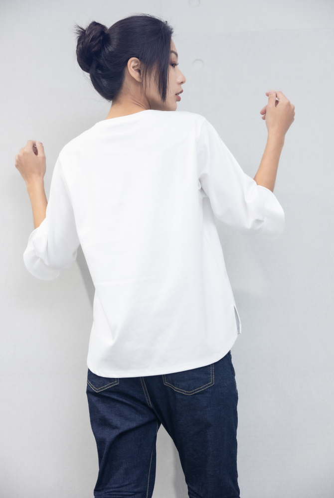 반팔 胸前枝葉方塊圖袖口特殊開衩上衣 / 白色