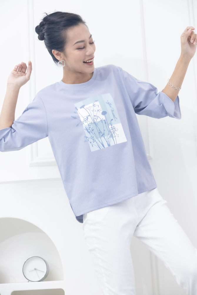 반팔 胸前枝葉方塊圖袖口特殊開衩上衣 / 藍色