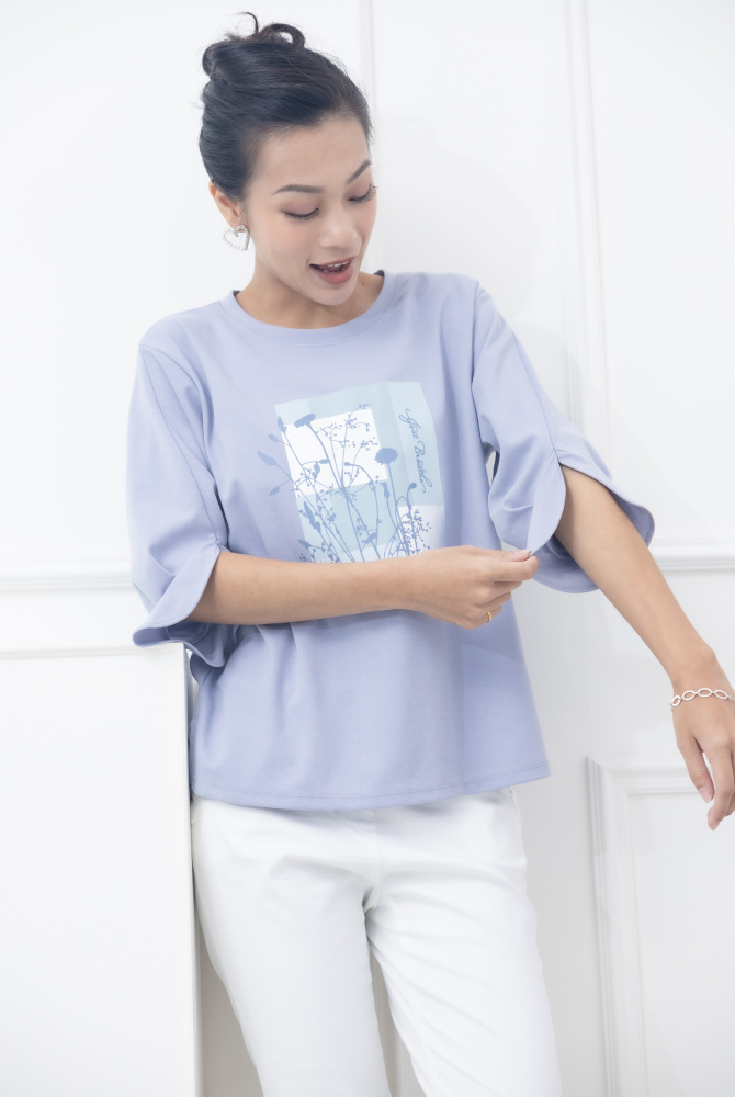 반팔 胸前枝葉方塊圖袖口特殊開衩上衣 / 藍色