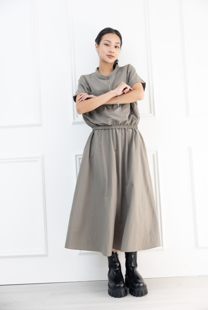 원피스 縮腰無肩線洋裝 / 軍綠色