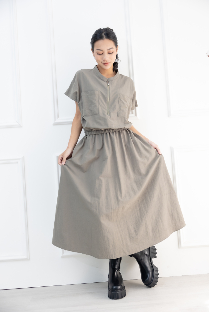 원피스 縮腰無肩線洋裝 / 軍綠色