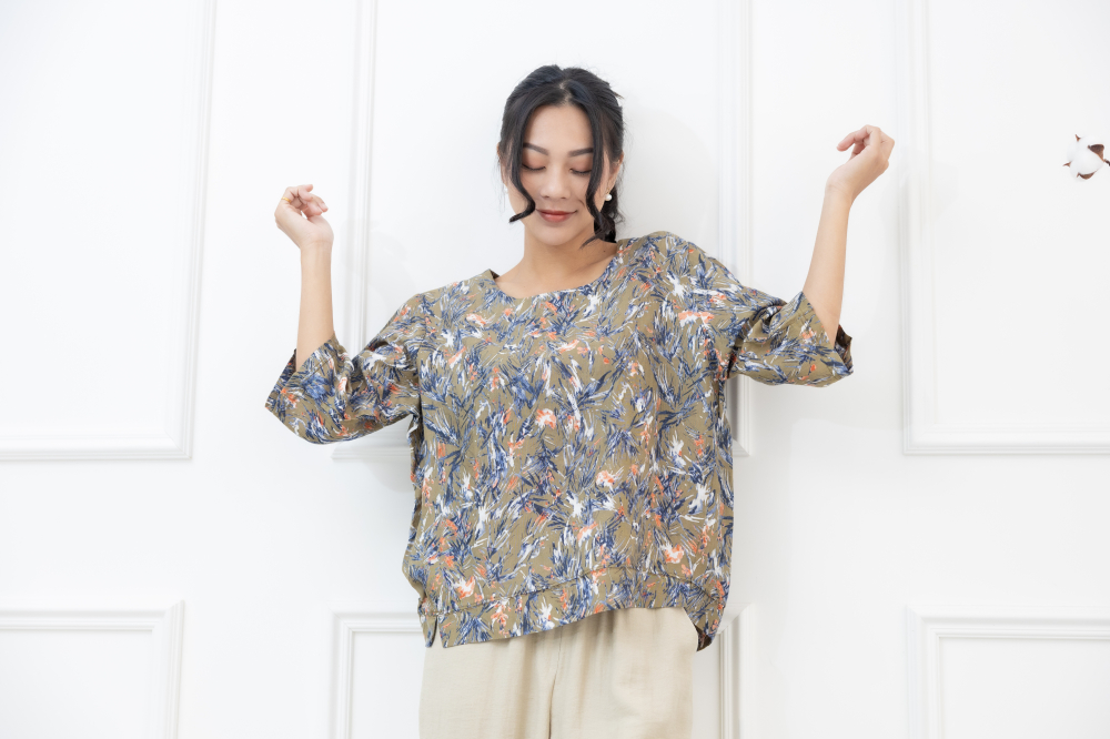 긴팔 滿版植物七分袖上衣 / 綠色