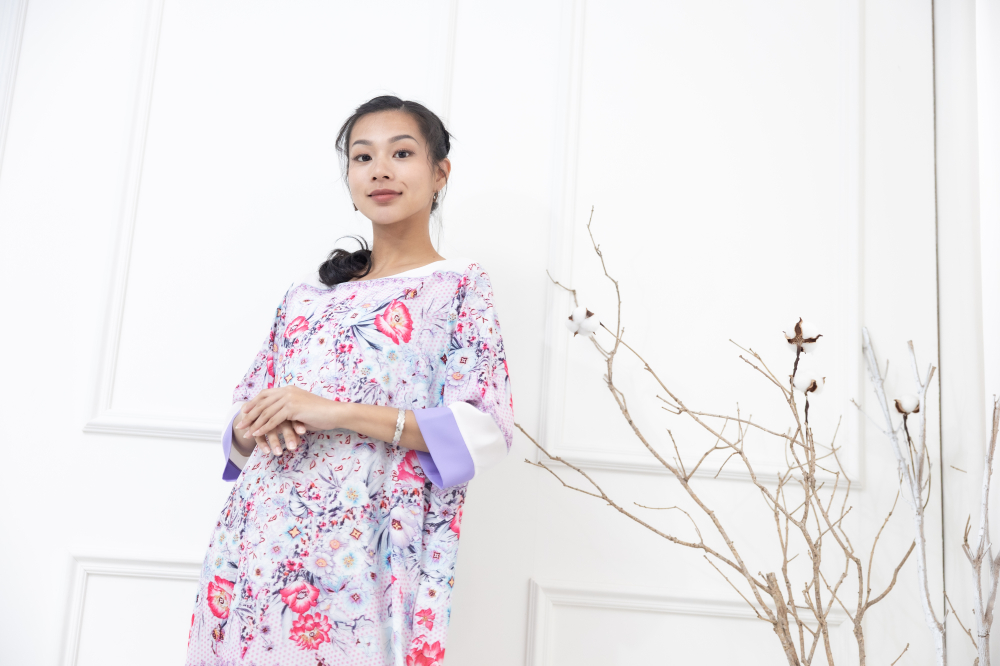 원피스 粉色小點滿版花卉七分袖洋裝 / 米色