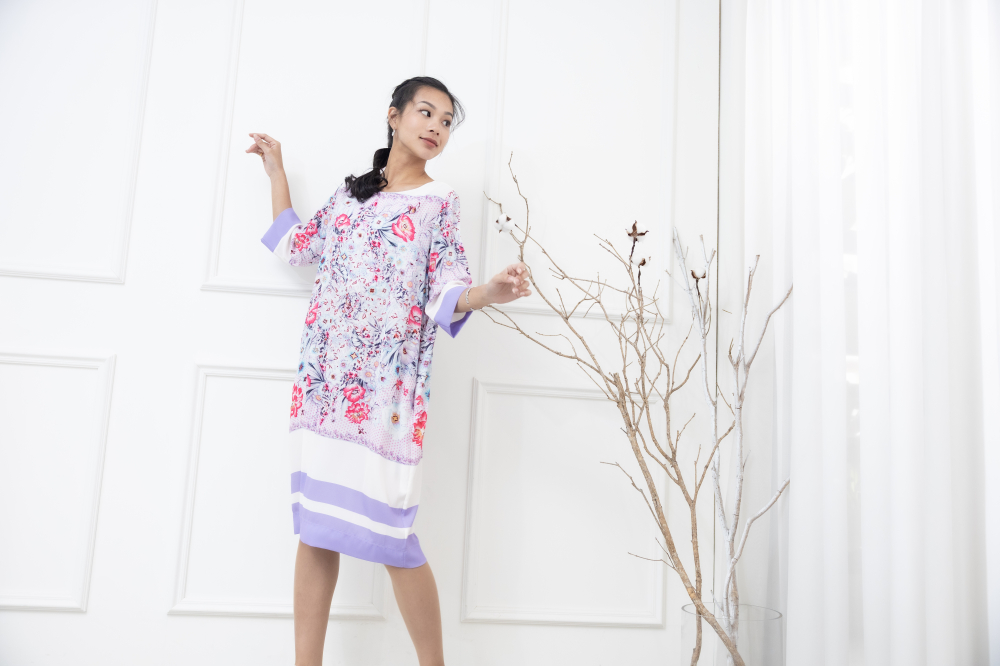 원피스 粉色小點滿版花卉七分袖洋裝 / 米色