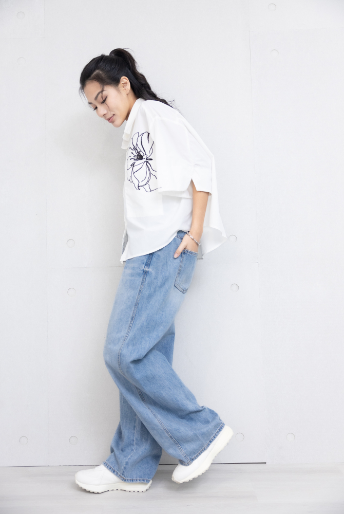 반팔 黑扶桑花六分袖襯衫 / 白色