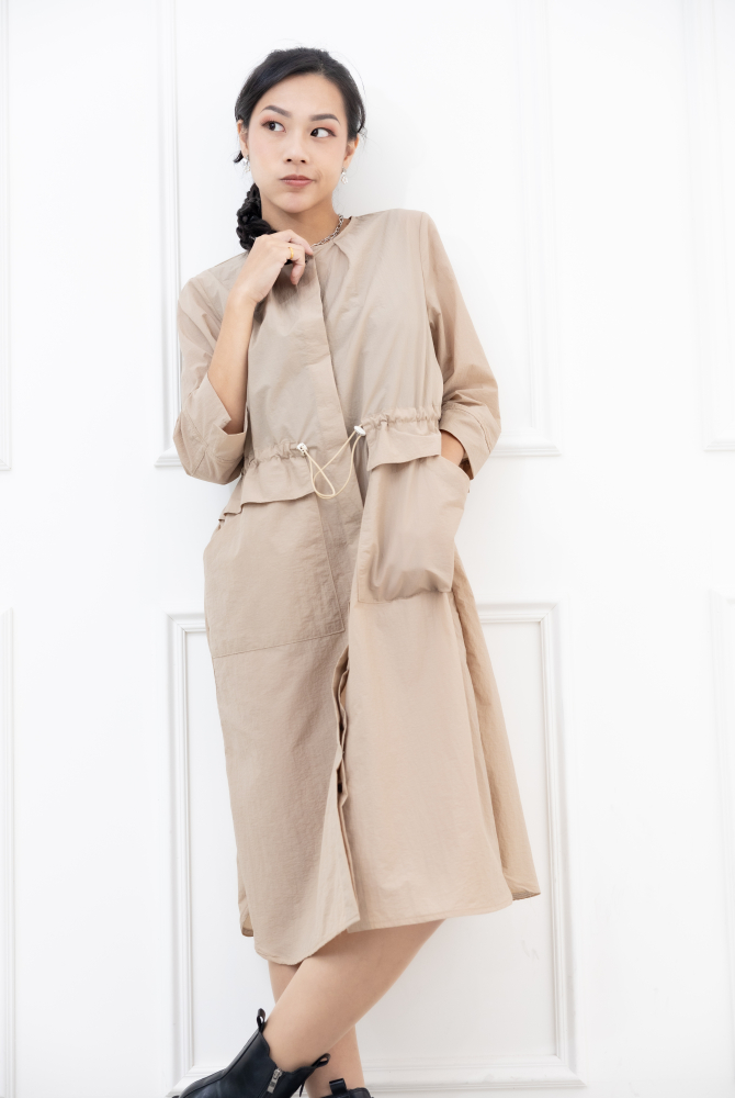 원피스 素面腰部抽繩七分袖洋裝 / 奶茶色