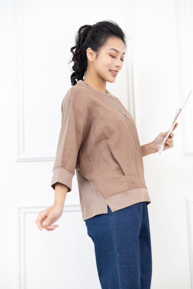 반팔 V領異材質拼接短袖上衣 / 咖啡色