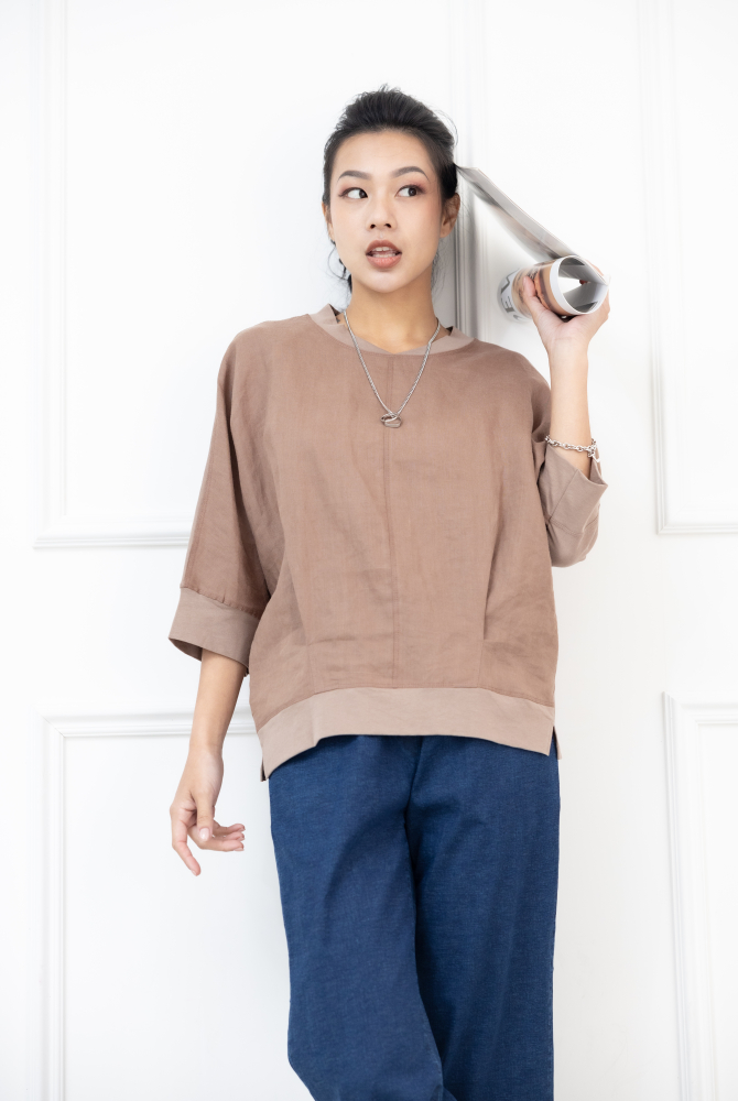 반팔 V領異材質拼接短袖上衣 / 咖啡色