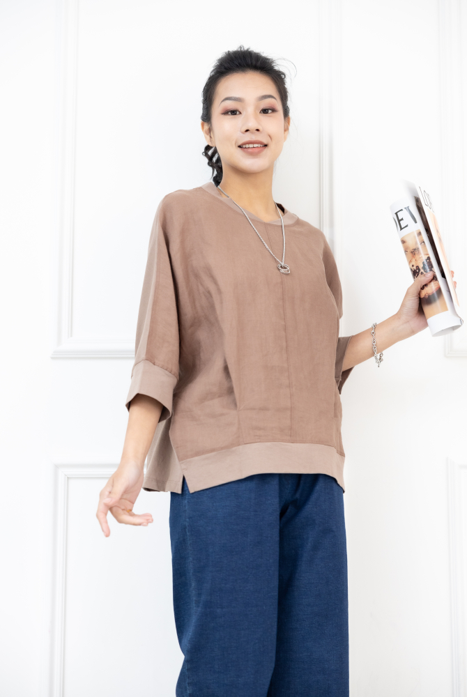 반팔 V領異材質拼接短袖上衣 / 咖啡色