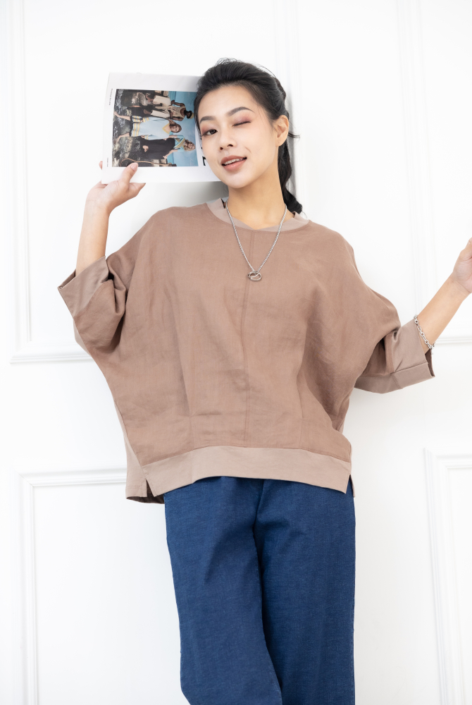 반팔 V領異材質拼接短袖上衣 / 咖啡色