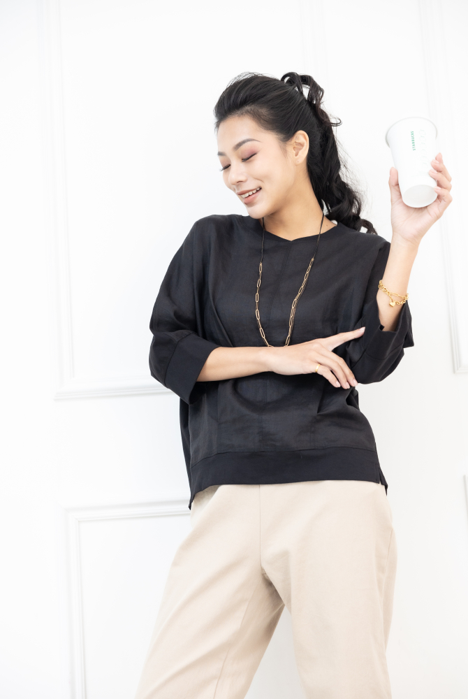 반팔 V領異材質拼接短袖上衣 / 黑色