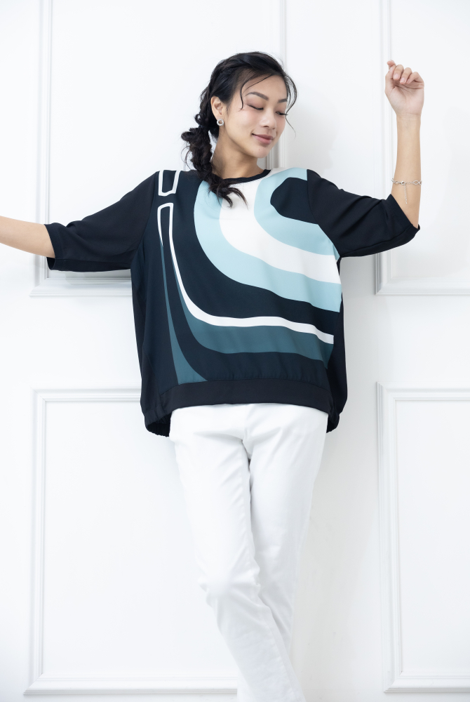 반팔 綠白線條色塊短袖上衣 / 黑色