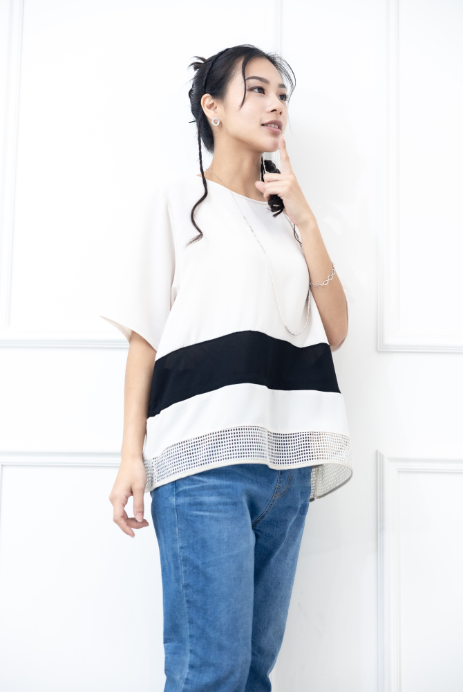 반팔 下擺裸空五分袖上衣 / 米色絣黑色