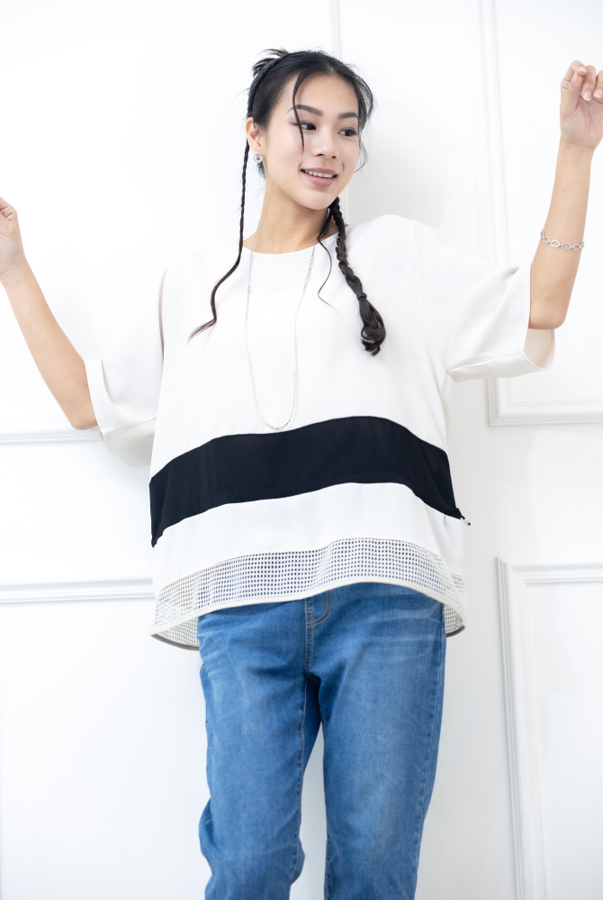 반팔 下擺裸空五分袖上衣 / 米色絣黑色