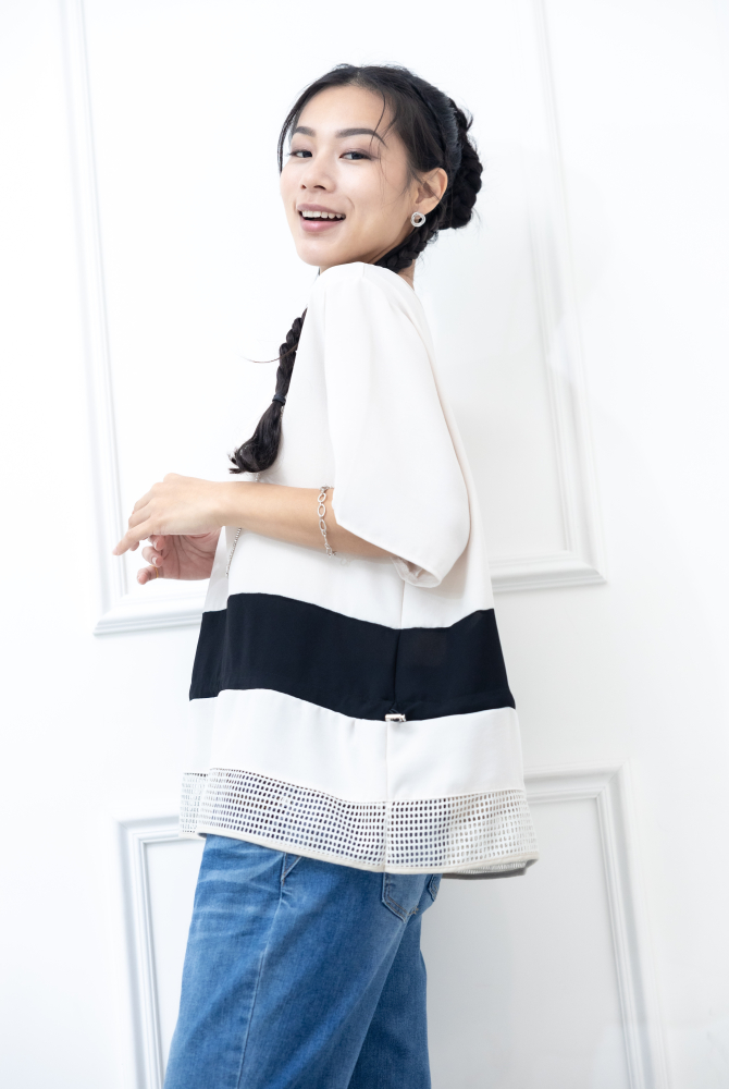 반팔 下擺裸空五分袖上衣 / 米色絣黑色
