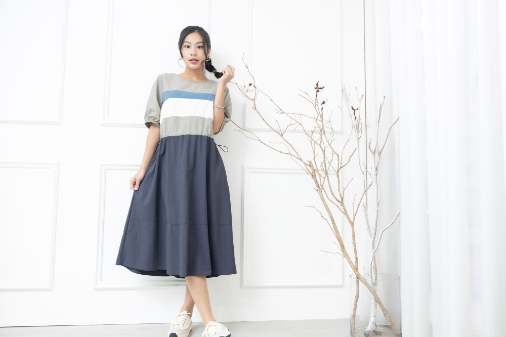 원피스 米.藍色橫條紋腰部抽繩五分袖洋裝 / 灰色