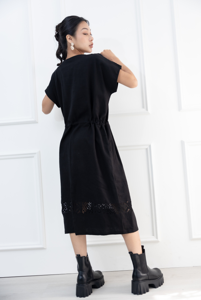 원피스 拼接裸空蕾絲洋裝 / 黑色