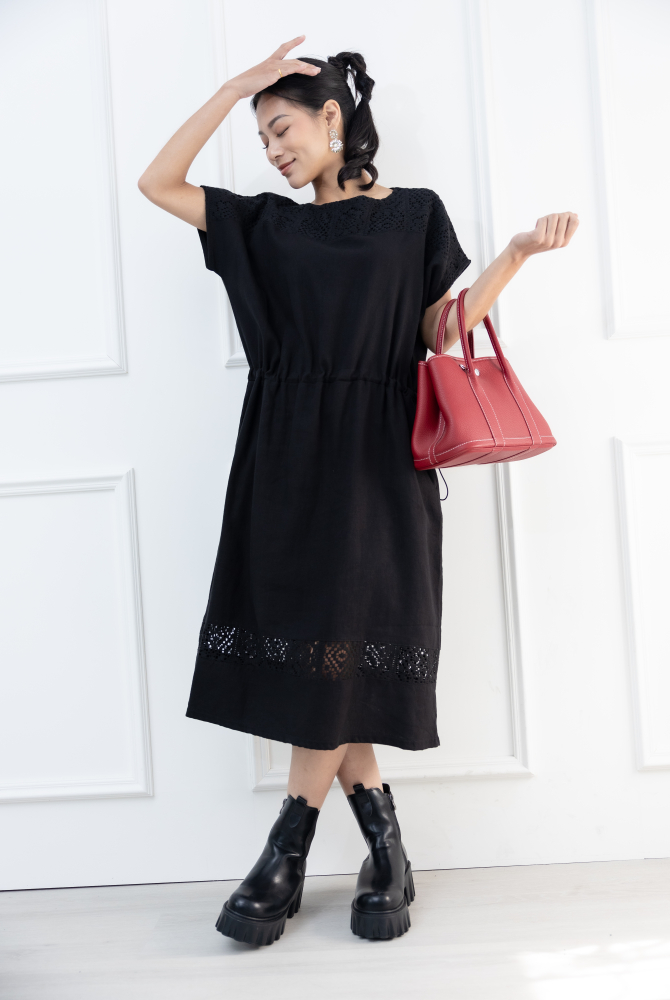 원피스 拼接裸空蕾絲洋裝 / 黑色