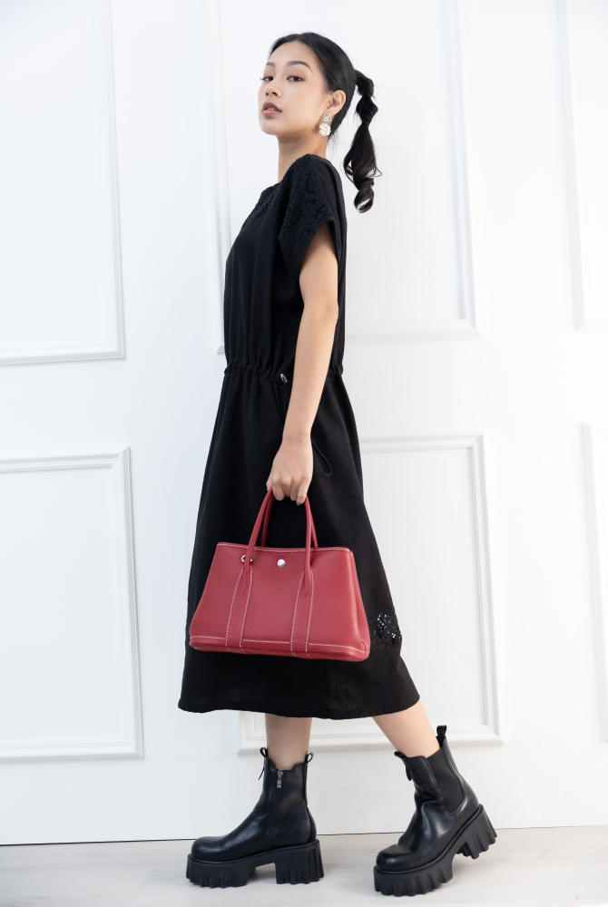 원피스 拼接裸空蕾絲洋裝 / 黑色