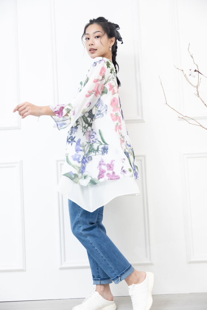 긴팔 粉.紫色花材.綠葉兩層七分袖上衣 / 白色