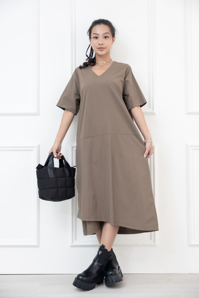 원피스 素面V領短袖洋裝 / 咖啡色