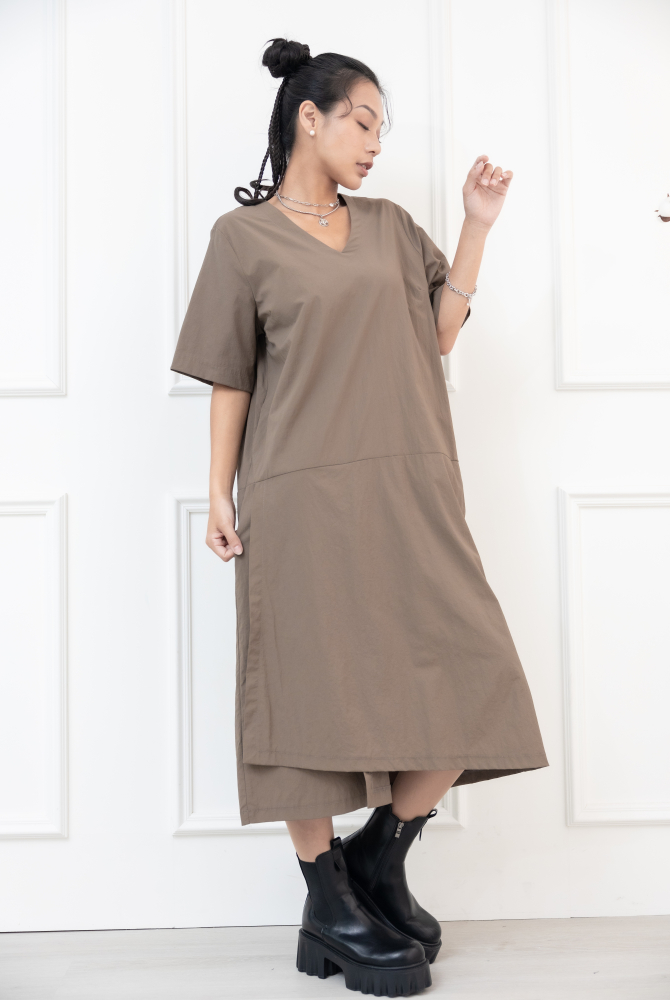원피스 素面V領短袖洋裝 / 咖啡色