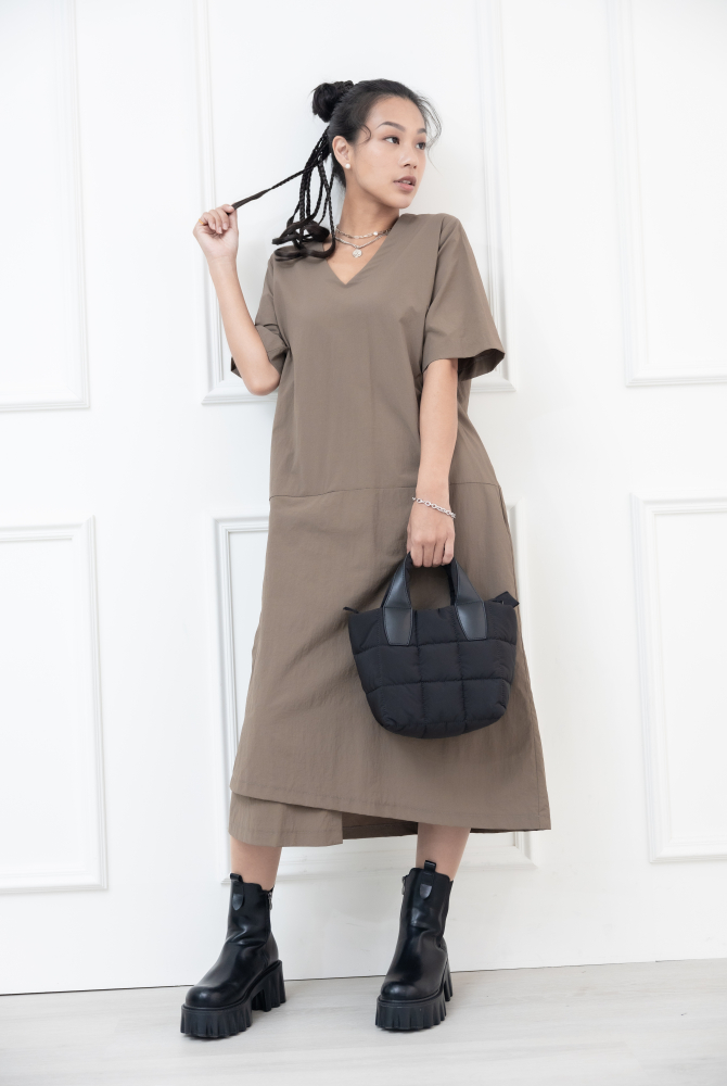 원피스 素面V領短袖洋裝 / 咖啡色