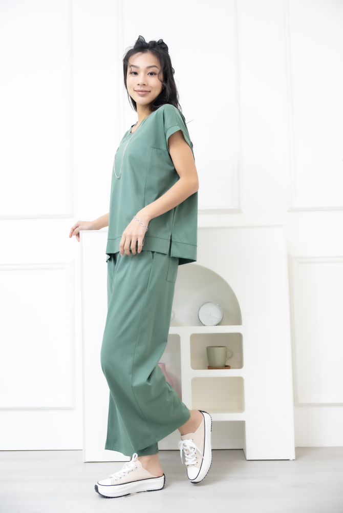 긴 바지 素面涼感直筒寬褲 / 綠色