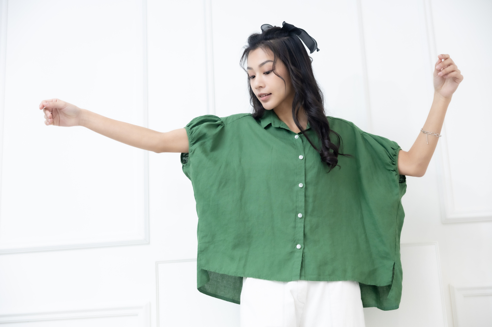 반팔 襯衫領袖口皺褶前短後長上衣 / 綠色