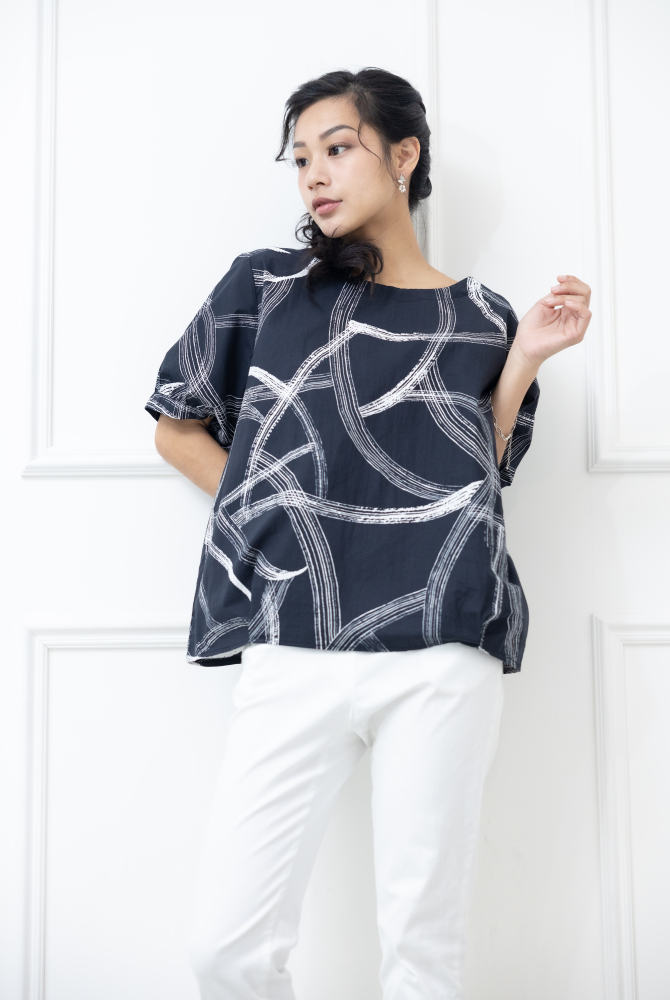 반팔 白色線條寬版上衣 / 黑色