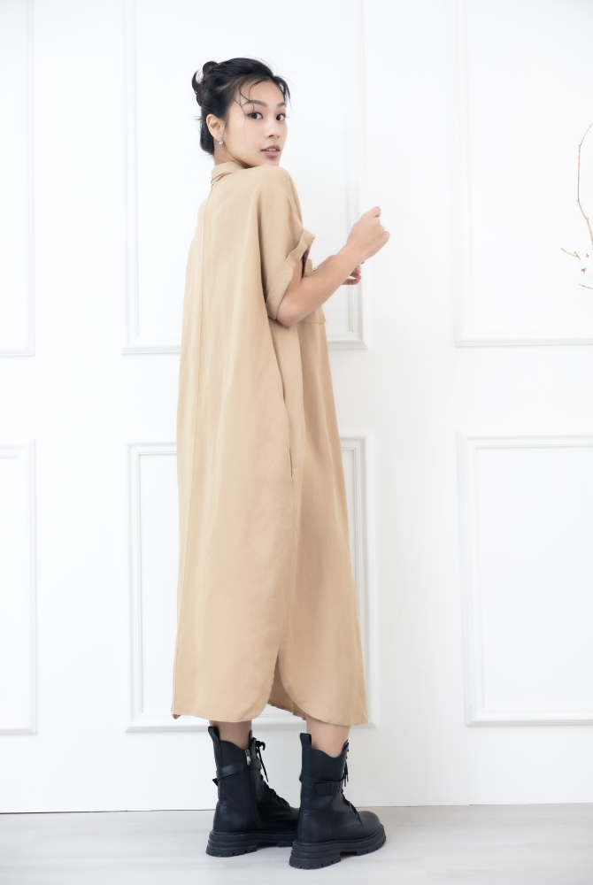 원피스 襯衫領胸前雙口袋短袖洋裝 / 卡其色