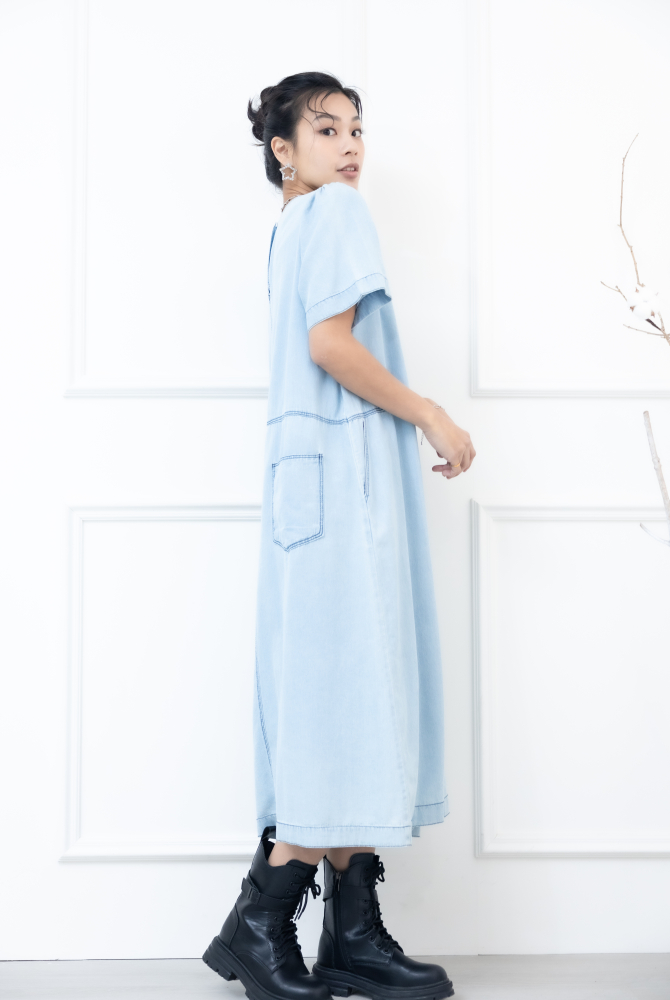 원피스 素面雙口袋A字牛仔短袖洋裝 / 淺藍色