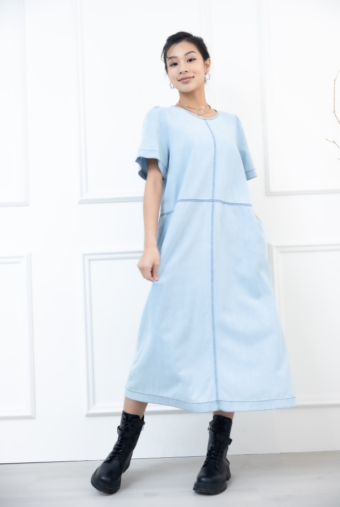 원피스 素面雙口袋A字牛仔短袖洋裝 / 淺藍色