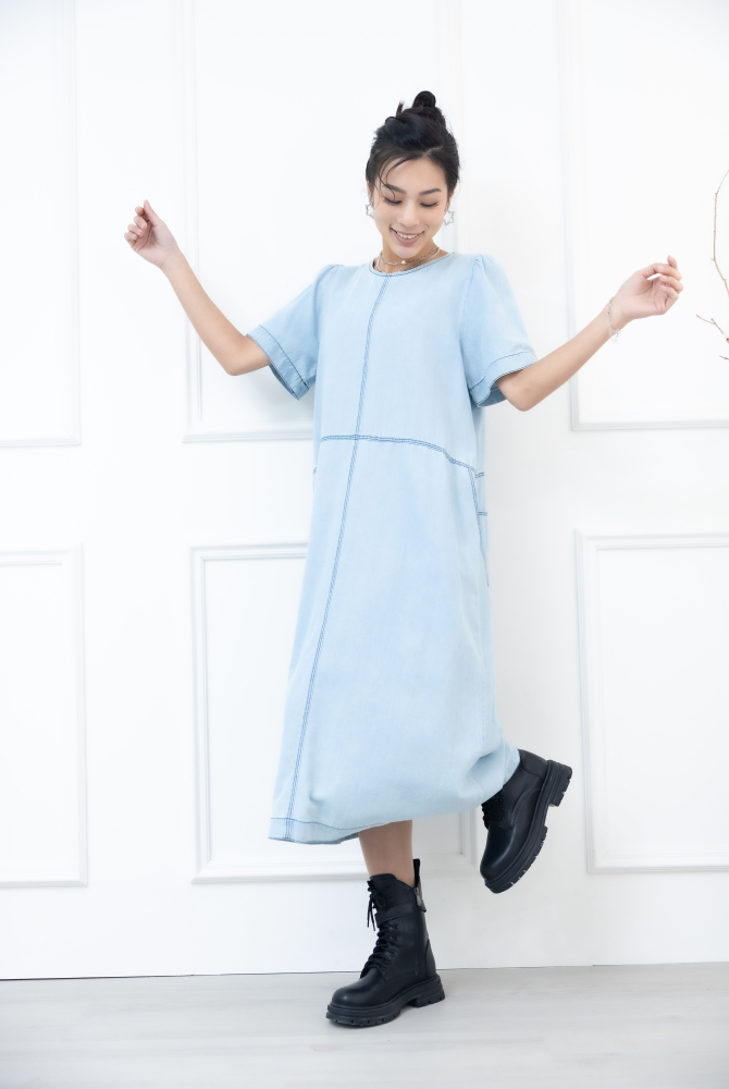 원피스 素面雙口袋A字牛仔短袖洋裝 / 淺藍色