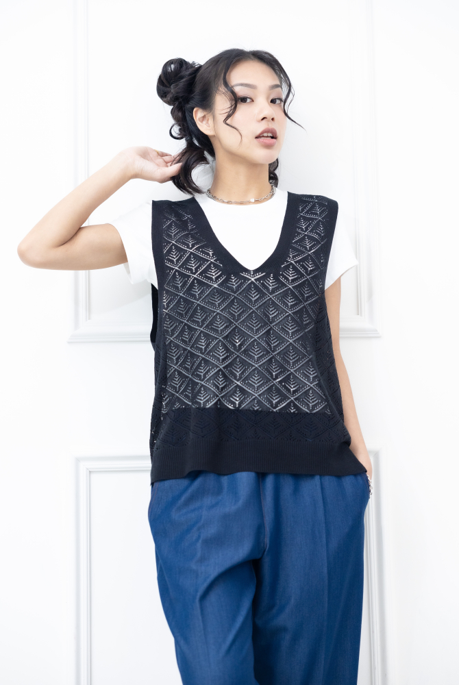 조끼 菱格洞洞寬版背心 / 黑色