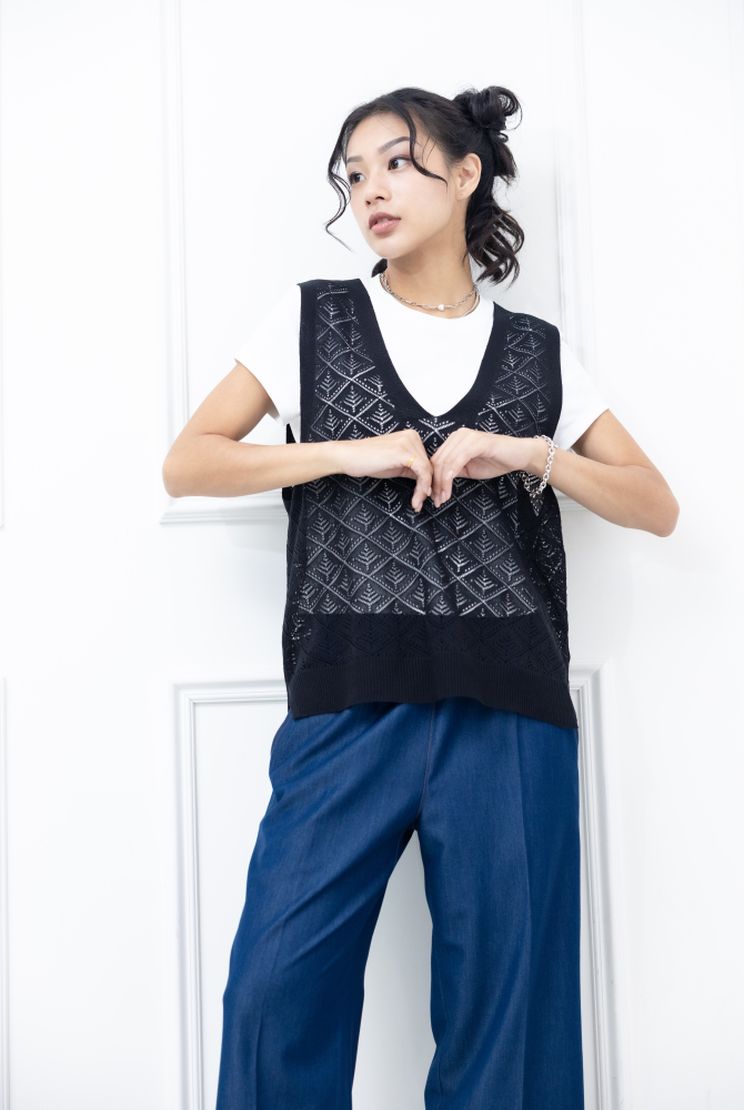 조끼 菱格洞洞寬版背心 / 黑色