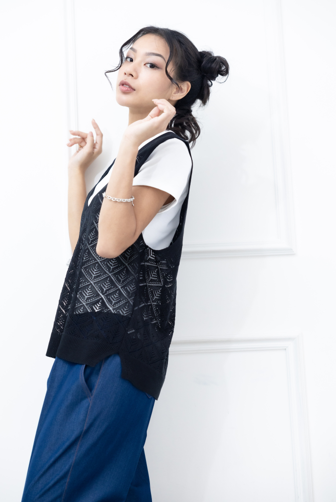 조끼 菱格洞洞寬版背心 / 黑色